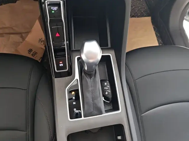 Roewe i5 — Фото автомобиля 13