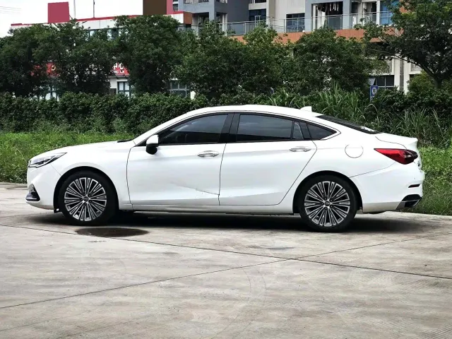 Hongqi H5 — Фото автомобиля 5
