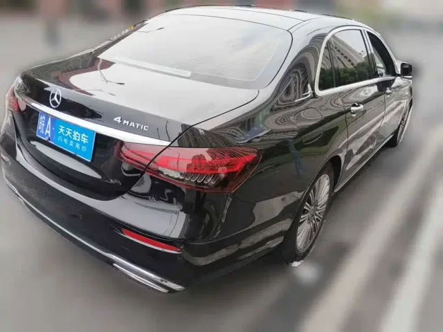 Mercedes-Benz E-Class — Фото автомобиля 2