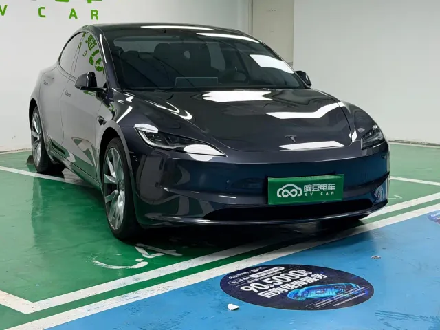 Tesla Model 3 — Фото автомобиля 3