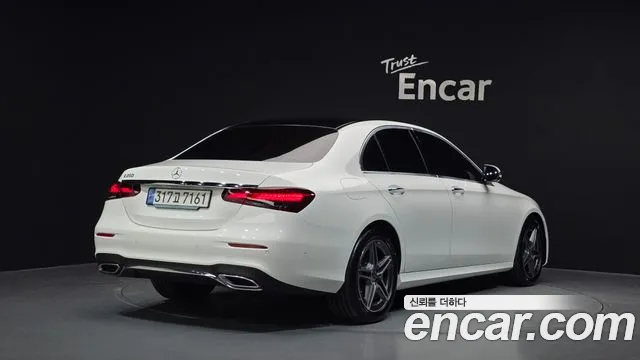 Mercedes-Benz E-Class — Фото автомобиля 2
