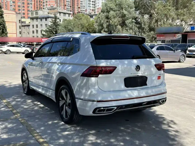 Volkswagen Tiguan L — Фото автомобиля 4