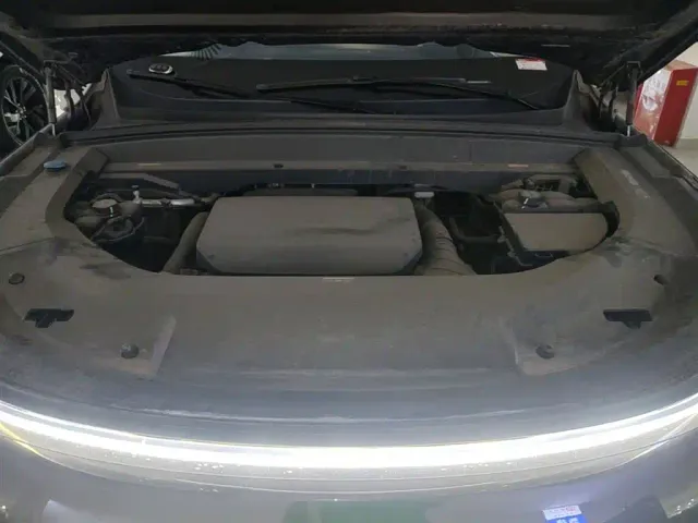 Li Auto L8 — Фото автомобиля 19