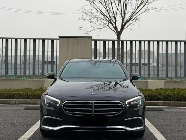 Mercedes-Benz E-Class — Фото автомобиля 2