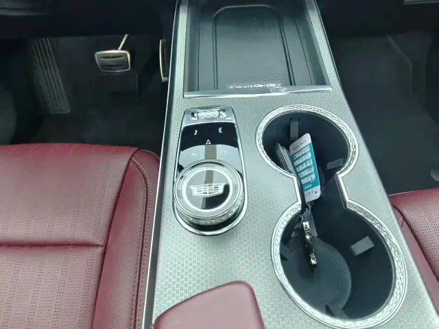 Cadillac XT5 — Фото автомобиля 14