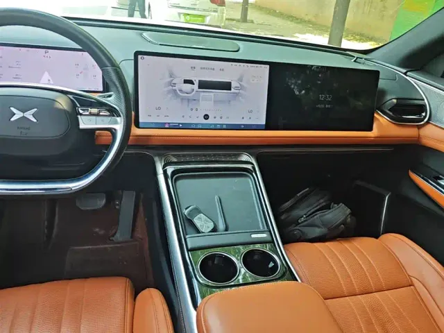 Xpeng G9 — Фото автомобиля 12
