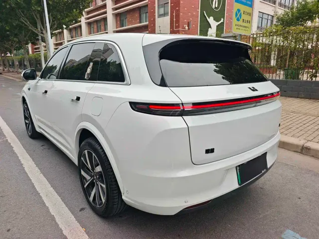 Li Auto L7 — Фото автомобиля 12