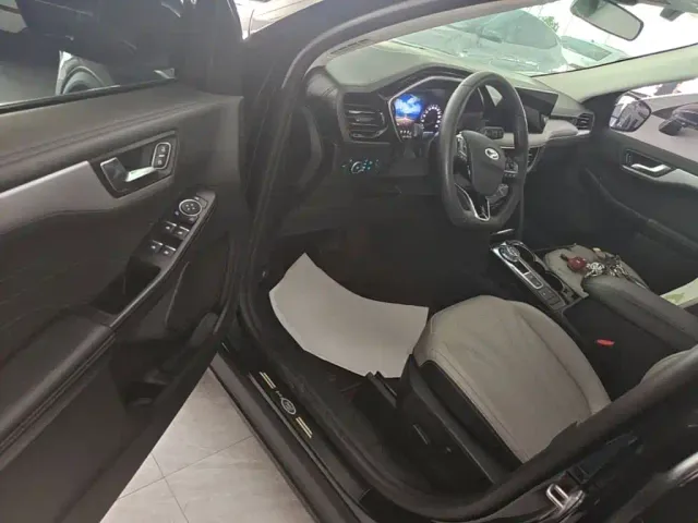 Ford Escape — Фото автомобиля 15