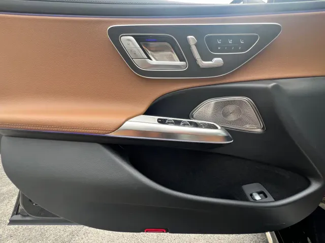Mercedes-Benz E-Class — Фото автомобиля 11