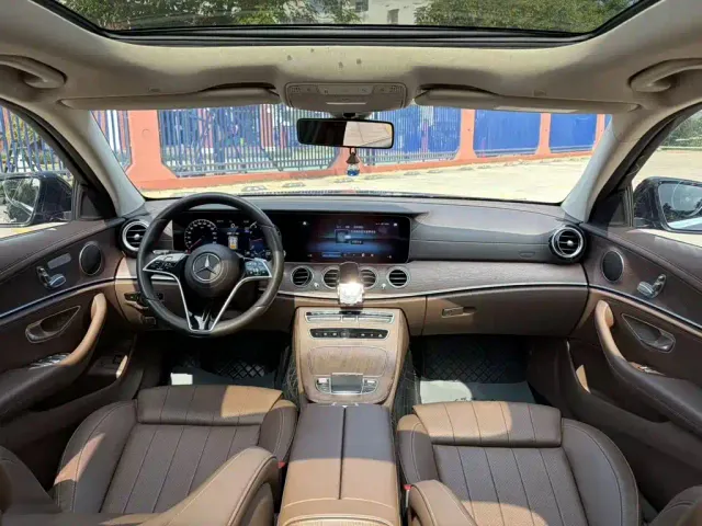 Mercedes-Benz E-Class — Фото автомобиля 3
