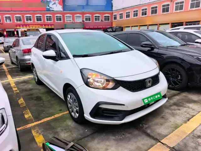 Honda Fit — Фото автомобиля 3
