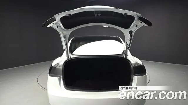 Tesla Model 3 — Фото автомобиля 26