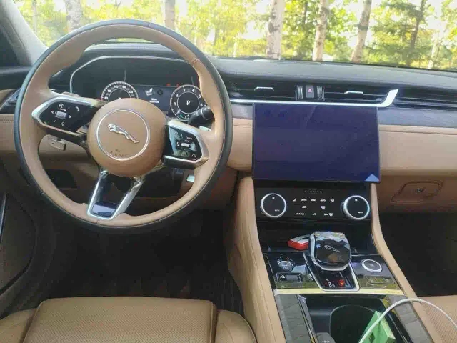Jaguar XFL — Фото автомобиля 4