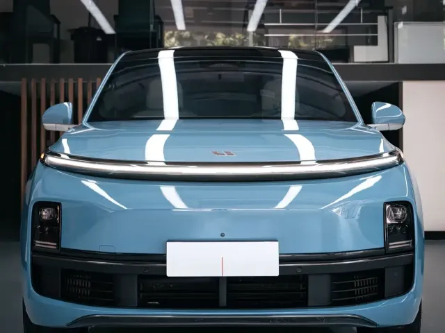 Li Auto L8 — Фото автомобиля 2