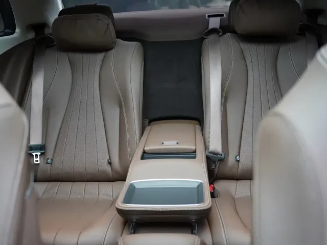 Mercedes-Benz E-Class — Фото автомобиля 24