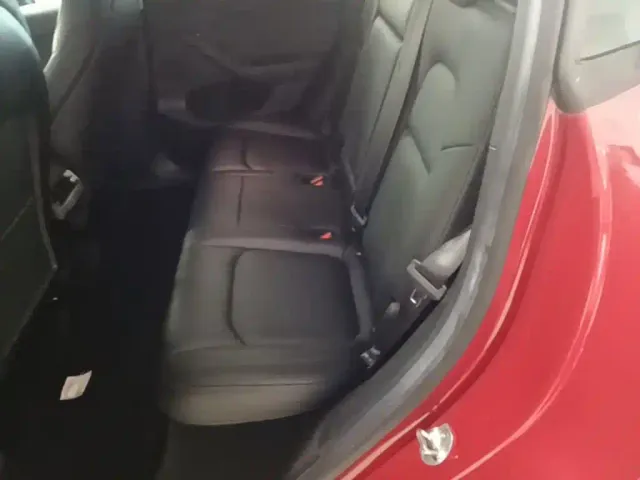Tesla Model Y — Фото автомобиля 16
