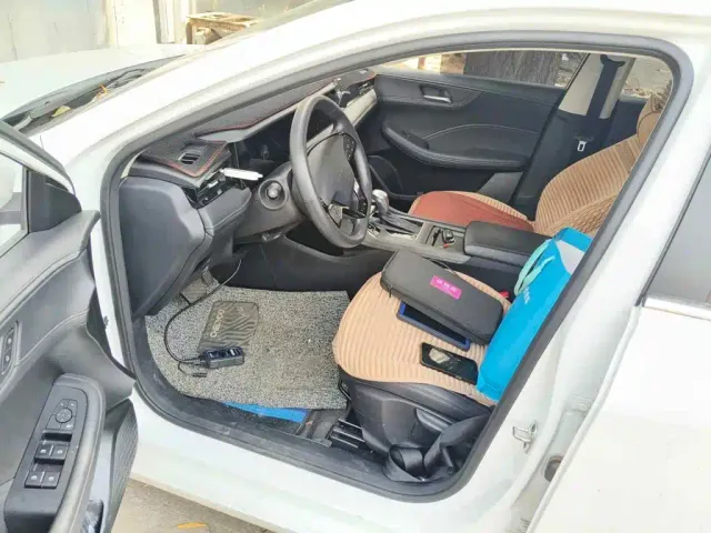 Roewe i5 — Фото автомобиля 8
