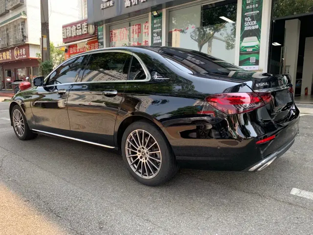 Mercedes-Benz E-Class — Фото автомобиля 7