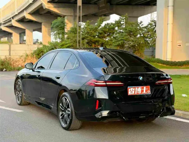 BMW 5 Series — Фото автомобиля 7