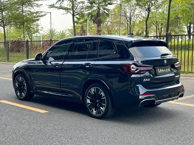 BMW iX3 — Фото автомобиля 5