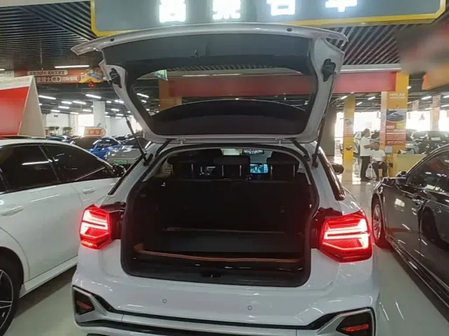 Audi Q2L — Фото автомобиля 18