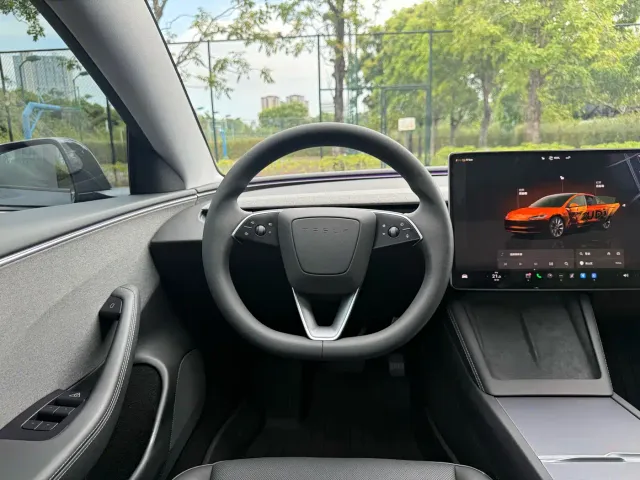 Tesla Model 3 — Фото автомобиля 5