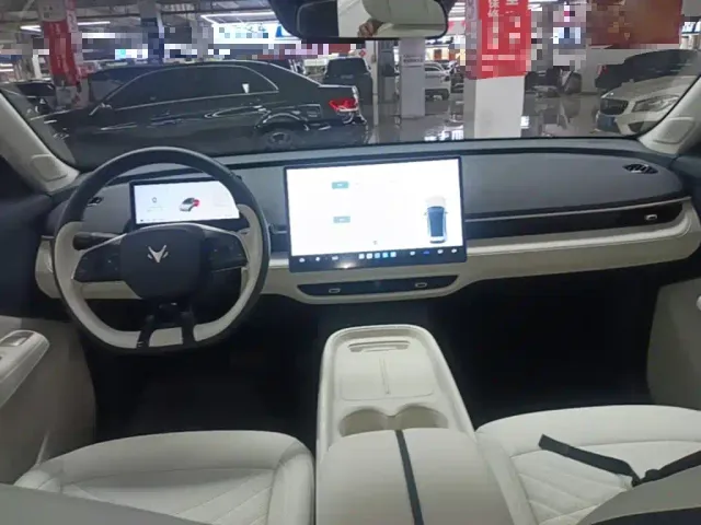 ARCFOX Arcfox T1 2025 Base Model — Фото автомобиля 9