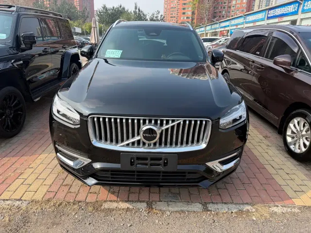 Volvo XC90 — Фото автомобиля 2