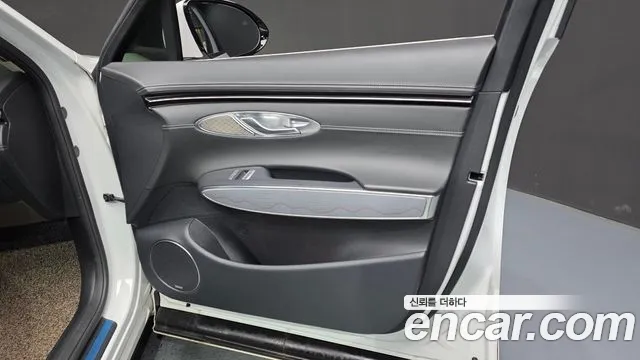 Genesis GV70 — Фото автомобиля 24