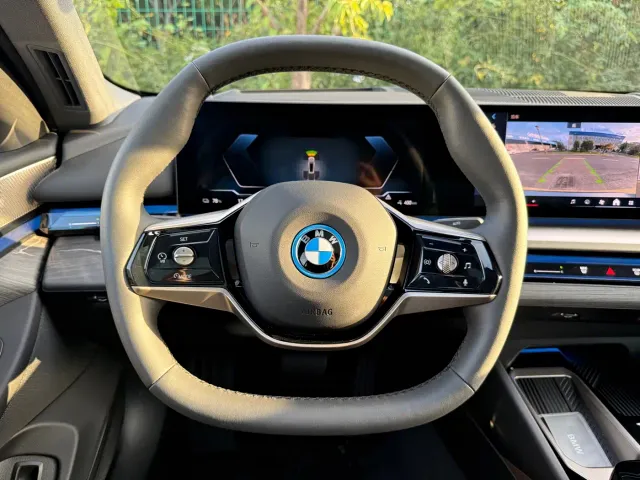 BMW i5 — Фото автомобиля 23