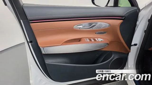 Genesis GV70 — Фото автомобиля 13