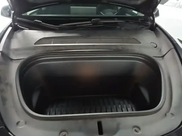 Tesla Model Y — Фото автомобиля 19