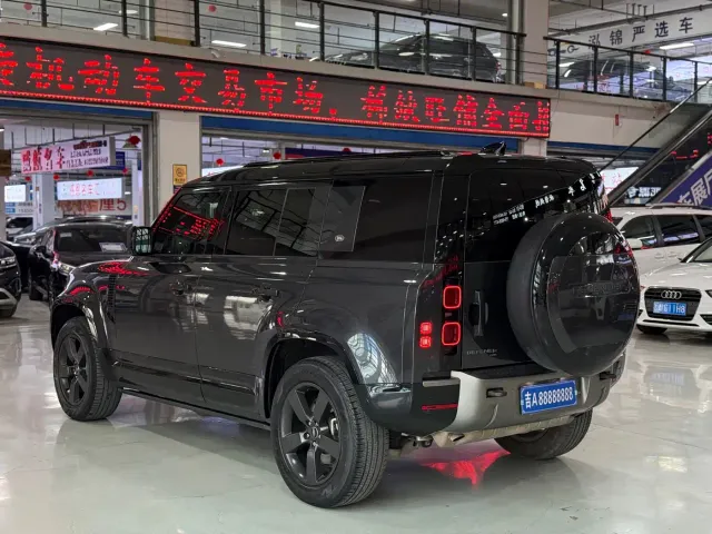 Land Rover Defender — Фото автомобиля 4