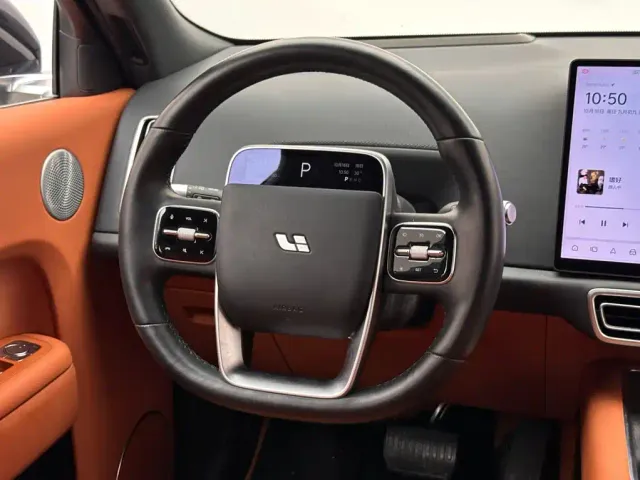 Li Auto L8 — Фото автомобиля 12
