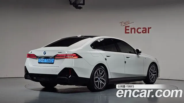 BMW i5 G60 — Фото автомобиля 2