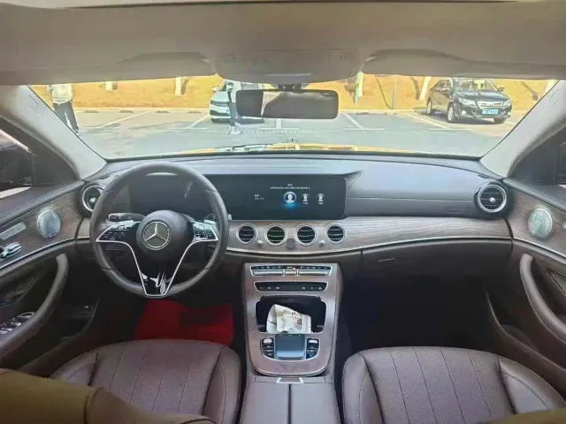 Mercedes-Benz E-Class — Фото автомобиля 5