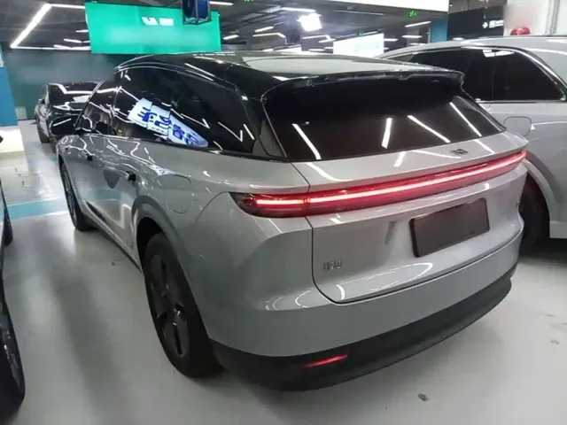 Li Auto i6 — Фото автомобиля 4