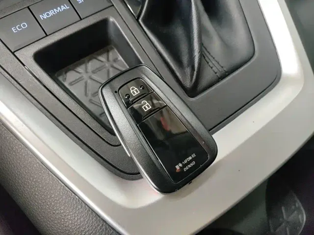 Toyota RAV4 — Фото автомобиля 8