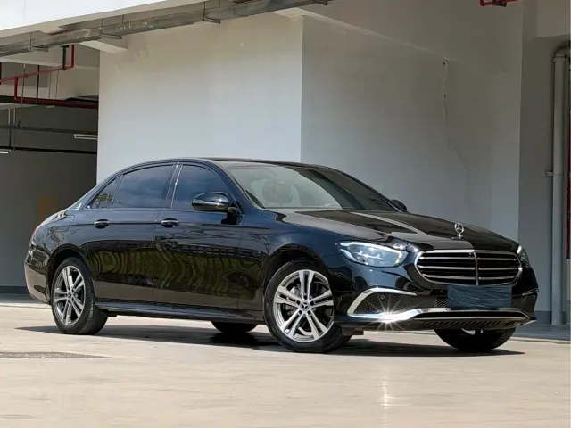 Mercedes-Benz E-Class — Фото автомобиля 3