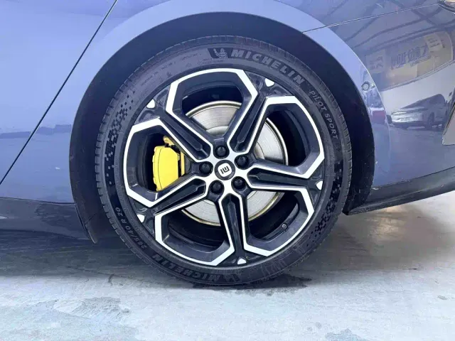 Xiaomi SU7 — Фото автомобиля 21