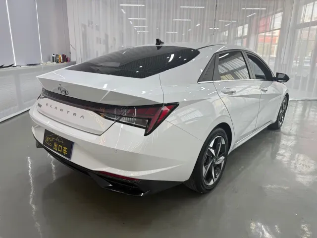 Hyundai Elantra — Фото автомобиля 14
