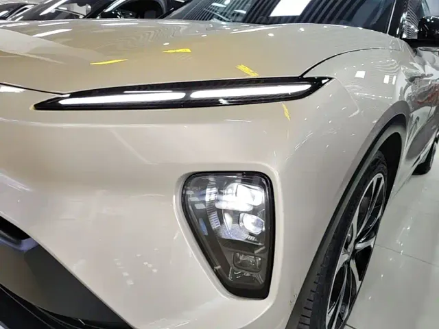 Nio ES8 — Фото автомобиля 23