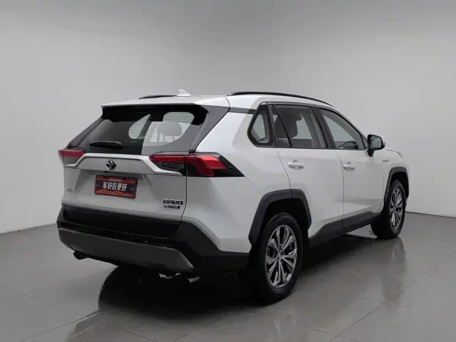 Toyota RAV4 — Фото автомобиля 2