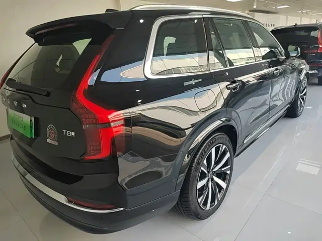 Volvo XC90 — Фото автомобиля 6
