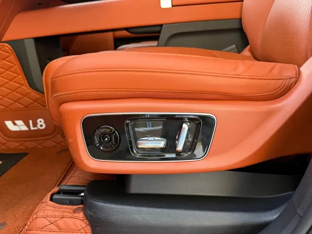 Li Auto L8 — Фото автомобиля 16