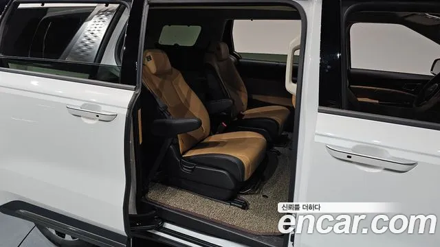Kia Canival Carnival 4 поколение Дизель 9 мест Signature — Фото автомобиля 9