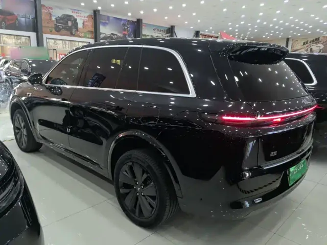 Li Auto L8 — Фото автомобиля 4