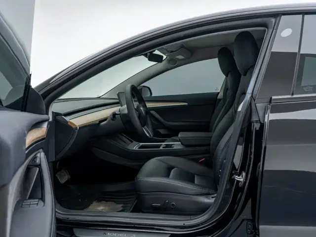 Tesla Model 3 — Фото автомобиля 17