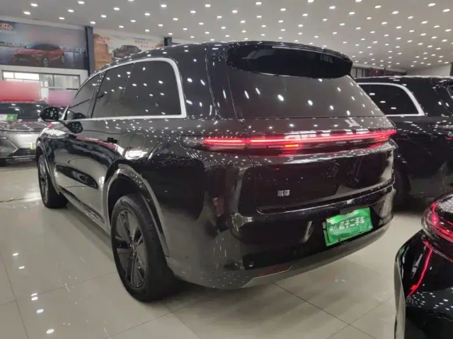 Li Auto L8 — Фото автомобиля 4