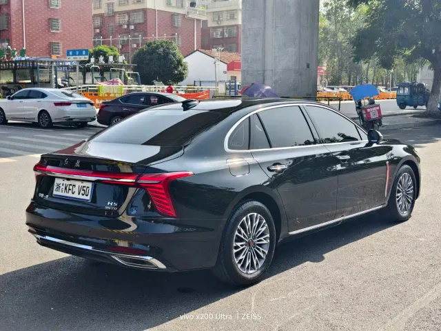 Hongqi H5 — Фото автомобиля 12